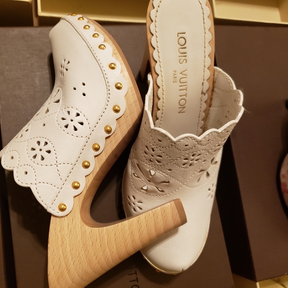 Authentic Louis Vuitton shoes - Picture 4 of 5